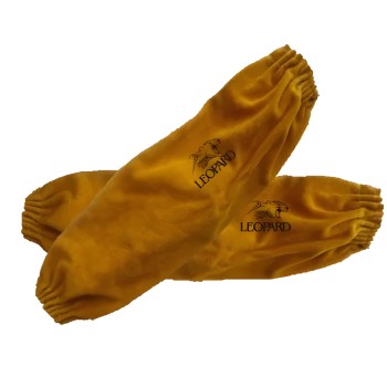 Manopla de cuero marrón curtido con cierre elástico