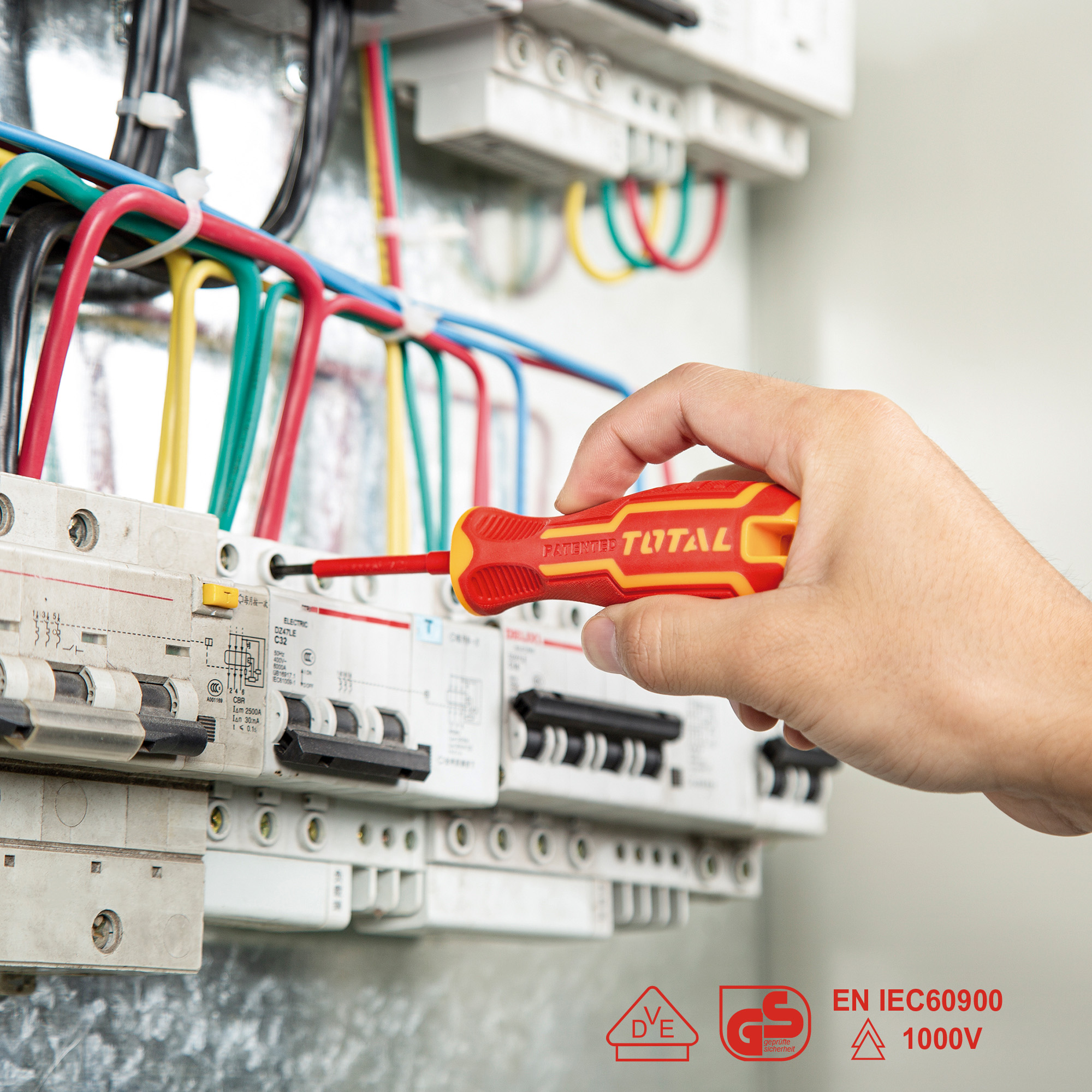 Destornillador aislado plano THTIS | SL4 x 100 mm | Cromo-vanadio (Cr-V)